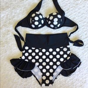 Highwaisted bikini black and white swim suit